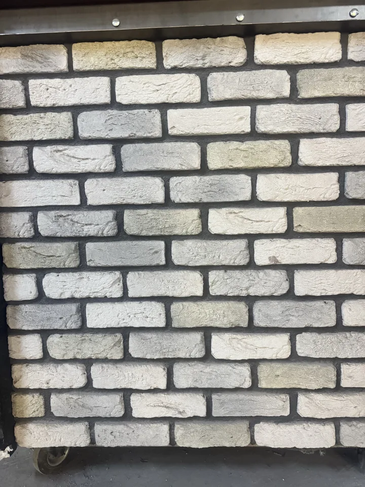 Kırık beyaz tonlu kültür tuğlası numune panosu